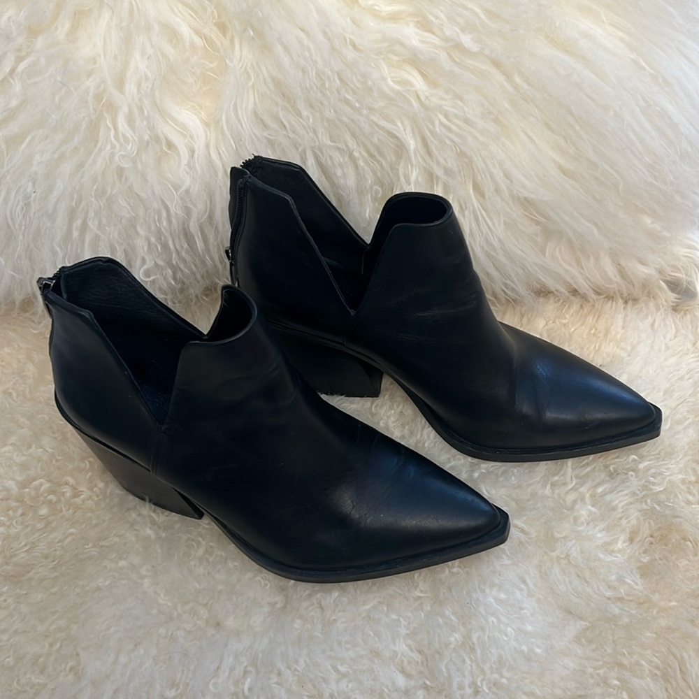 Vince Camuto Black Leather Pointed Toe Zip Booties